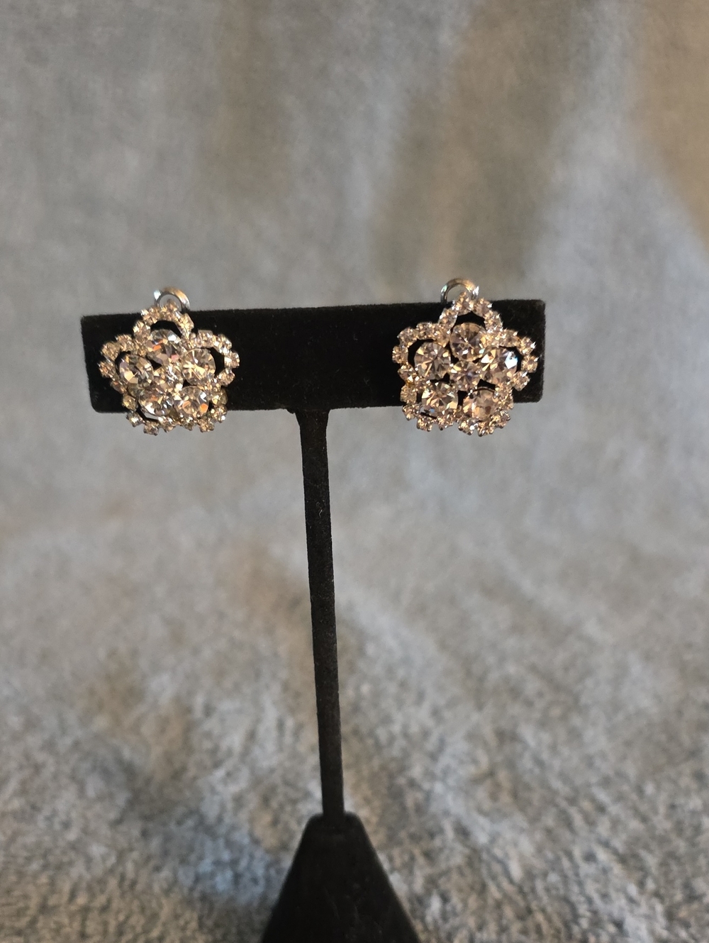 Sparkling Clear Crystal Floral Stud Earrings - Women Jewelry